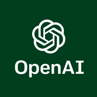 Logotipo Oficial de OpenAI sobre fondo verde. Logotipo de la empresa OpenAI en color blanco sobre un fondo cuadrado verde oscuro. La imagen presenta el isotipo ic贸nico de la marca (un s铆mbolo geom茅trico entrelazado de seis p茅talos) situado encima del nombre "OpenAI" escrito en una tipograf铆a sans-serif minimalista.